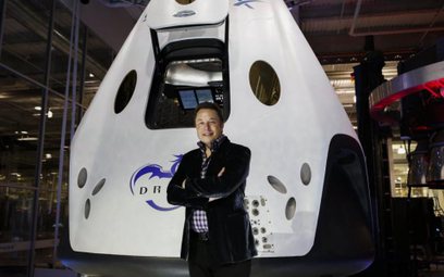 Elon Musk i kapsuła Crew Dragon