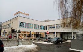 Seanse odbywają się w zmodernizowanej przestrzeni wyposażonej w system dźwiękowy Dolby Digital 5.1.