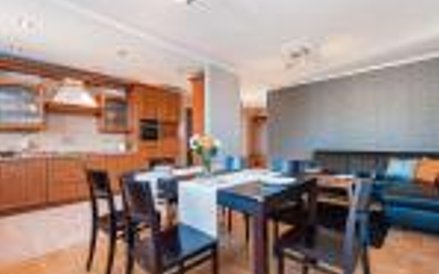 79-metrowe mieszkanie przy ul. Zofii Kossak-Szczuckiej można wynająć za 2,4 tys. zł miesięcznie