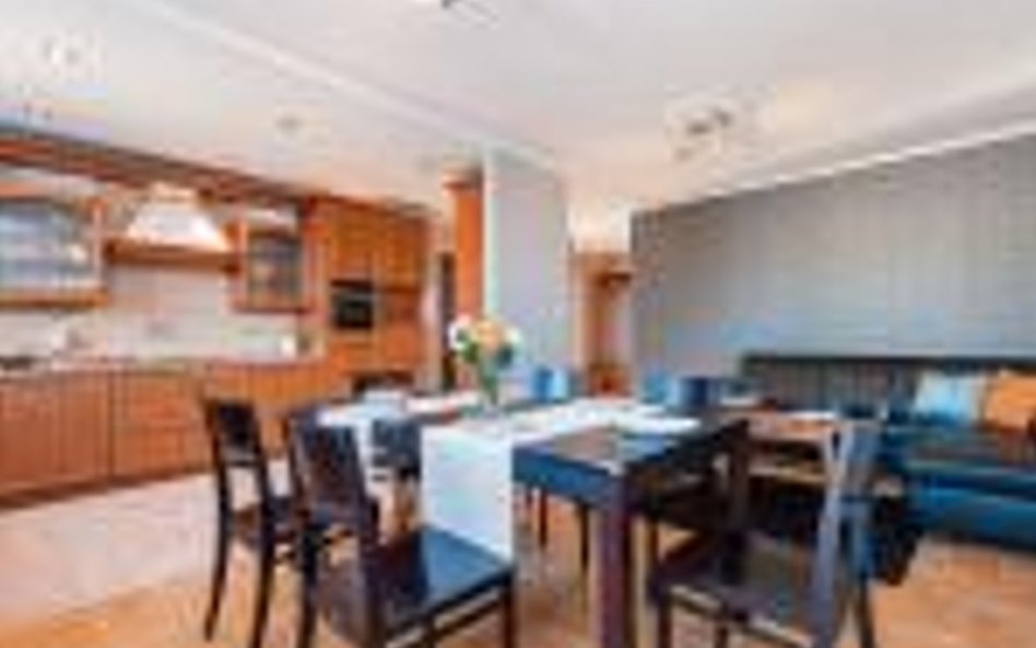 79-metrowe mieszkanie przy ul. Zofii Kossak-Szczuckiej można wynająć za 2,4 tys. zł miesięcznie