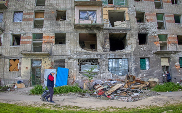 Zniszczony budynek w Charkowie