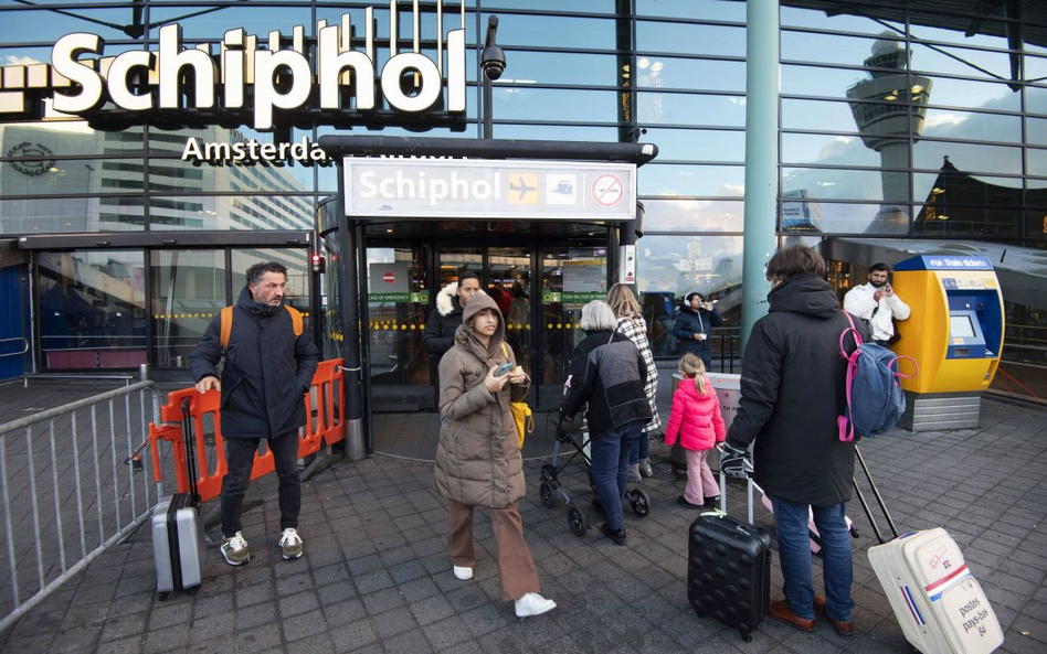 Holandia ogranicza loty w Amsterdamie. „Za dużo hałasu i spalin”