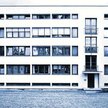 Budynek mieszkalny na osiedlu Weissenhof w Stuttgarcie (proj. Mies van der Rohe, 1927 r.). Prosta fo