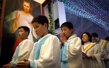 Młodzi Chińczycy w kościele katolickim w Pekinie (Boże Narodzenie 2015)