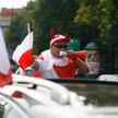 Za publiczne znieważenie symboli narodowych przewiduje się karę do roku więzienia.