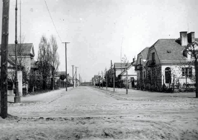 Willa przy ul. Byczyńskiej 1 stanowi integralną część historycznego Osiedla Posłów i Senatorów Polsk
