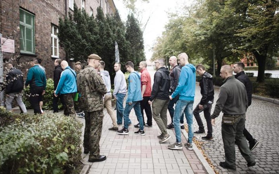 Blisko połowa niezawodowych żołnierzy WOT pochodzi z mniejszych miast oraz ze wsi