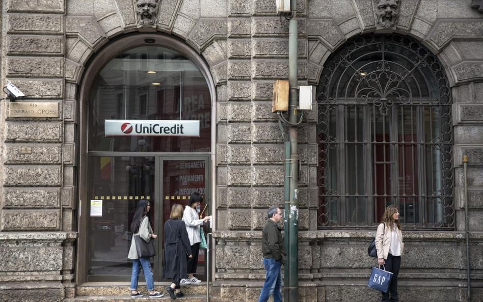 Banki wciąż tracą, UniCredit najtańszy w historii