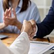 W niestabilnych czasach kandydaci cenią stałą umowę o pracę