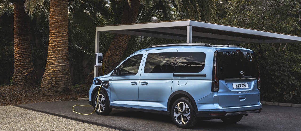 Hybrydy plug-in coraz mocniej napędzają rynek samochodów dostawczych