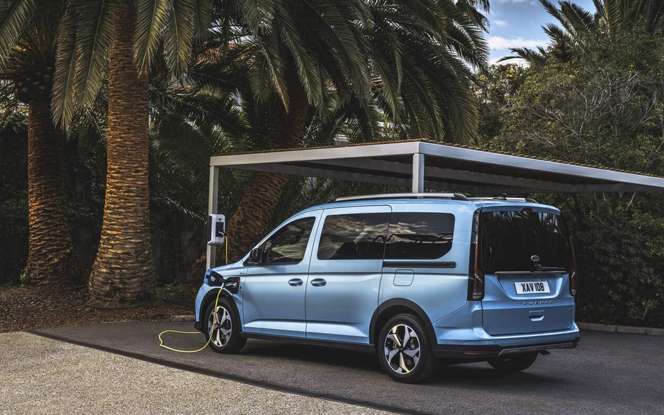 New Tourneo Connect PHEV