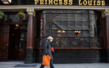 Wielka Brytania zamyka puby, restauracje i kawiarnie