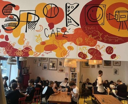 Spoko Cafe to inicjatywa Stowarzyszenia GPAS (Grupa Pedagogiki i Animacji Społecznej)