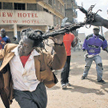 Zamieszki międzyplemienne w dzielnicy Mathare w Nairobi, luty 2008 r.