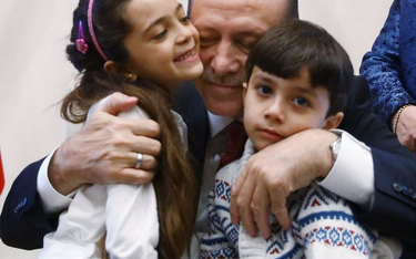 Prezydent Turcji Recep Tayyip Erdogan i 7-letnia Bana Alabed