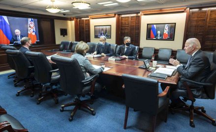 Joe Biden w trakcie rozmowy z Władimirem Putinem