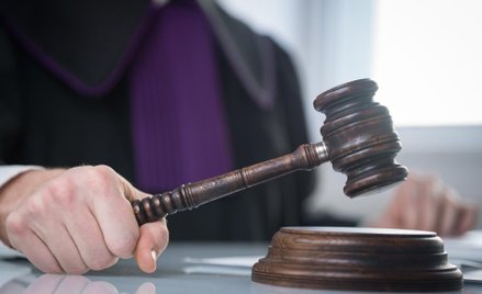 Rządzący czy sędziowie?