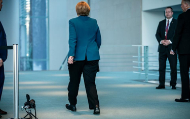 Kanclerz Merkel rządzi z domu