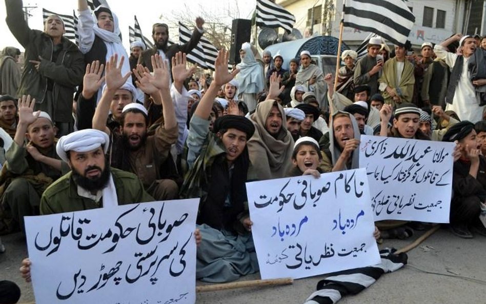 Demonstracja członków islamskiej partii Jamiat Ulema-i-Islam-Nazaryati