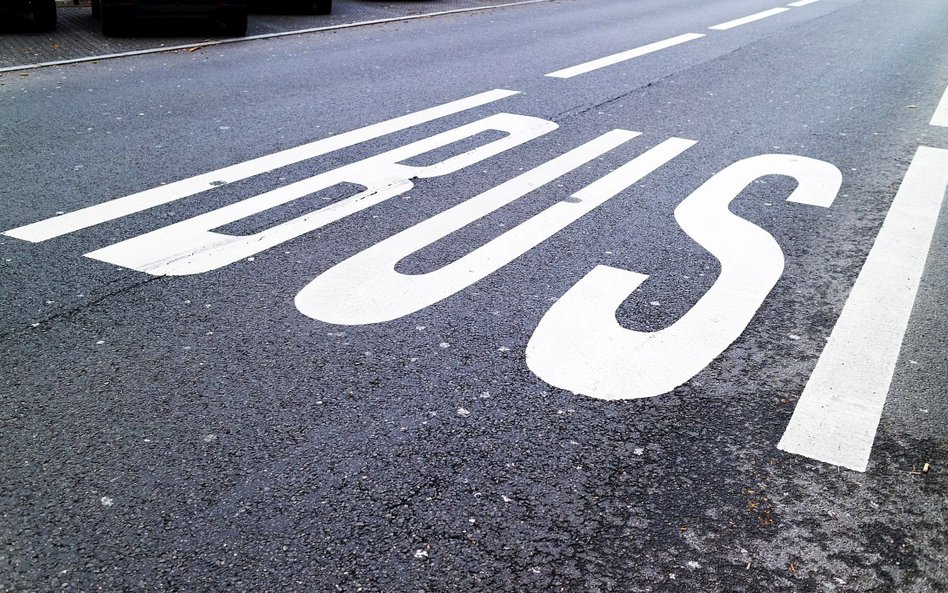 Możliwość jazdy po buspasach stanowi jeden z trzech czynników decydujących o zakupie pojazdu elektry