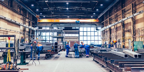 PMI dla polskiego przemysłu pnie się w górę. Najwyższy wynik od pół roku