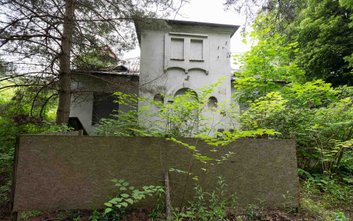 Okazały gmach przy ulicy Palisadowej powstały w latach dwudziestych zeszłego wieku jest jednym z nie