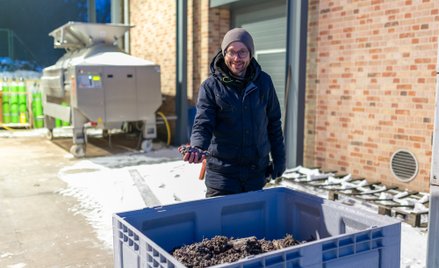 Jacek Turnau z Winnicy Turnau podczas tegorocznych zimowych zbiorów winogron, jeden z inicjatorów ak
