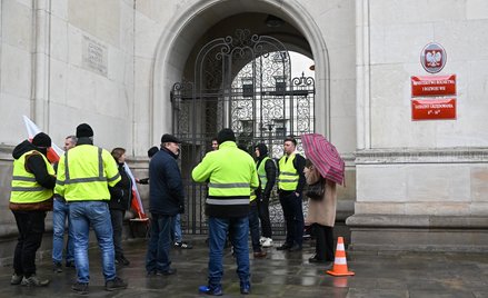 Protest rolników przed siedzibą Ministerstwa Rolnictwa i Rozwoju Wsi w Warszawie