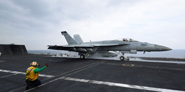 Stany Zjednoczone wysyłają na Bliski Wschód więcej okrętów wojennych i myśliwców