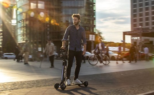 "Hulajnoga e-tron sygnowana przez Audi"