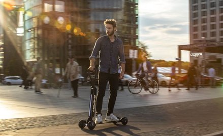 Nowy trend: e-hulajnoga od Fiata, Seata czy Audi