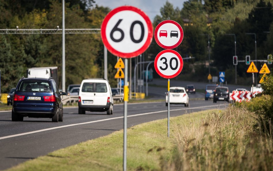 Szykuje się rewolucja na drogach. Ma być mniej znaków ograniczenia prędkości