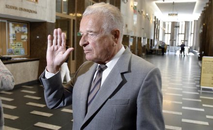 zesław Kiszczak, dysponując dokumentami SB na temat Lecha Wałęsy mógł mieć wpływ na niejeden zakręt 