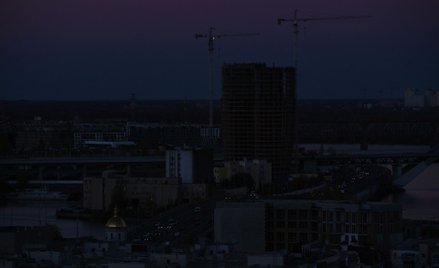 Pogrążony w ciemnościach Kijów
