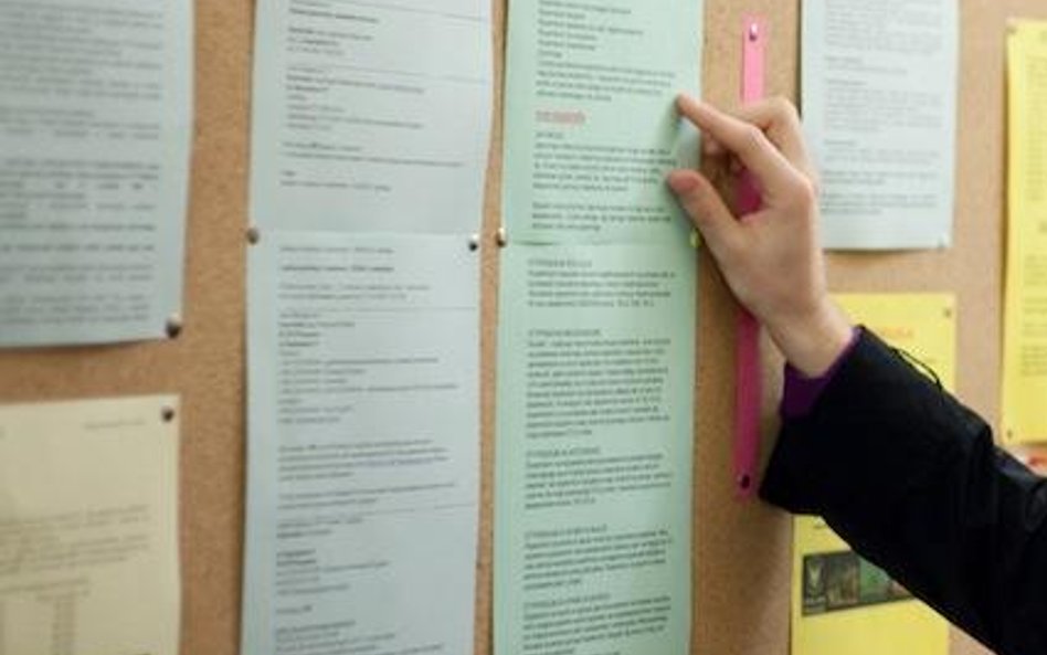 Lista absencji na tablicy ogłoszeń