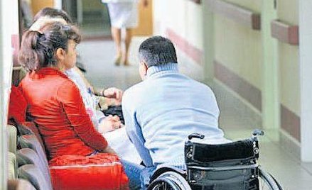 Wciąż nie wiadomo, kiedy dyrektorzy szpitali poznają zasady, na jakich będą leczyć pacjentów w 2011 