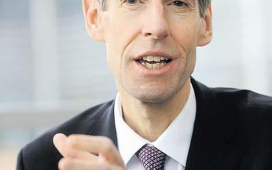 Mark Cliffe – od 1998 r. główny ekonomista ING. Wcześniej sprawował tę funkcję w banku Nomura. Był r