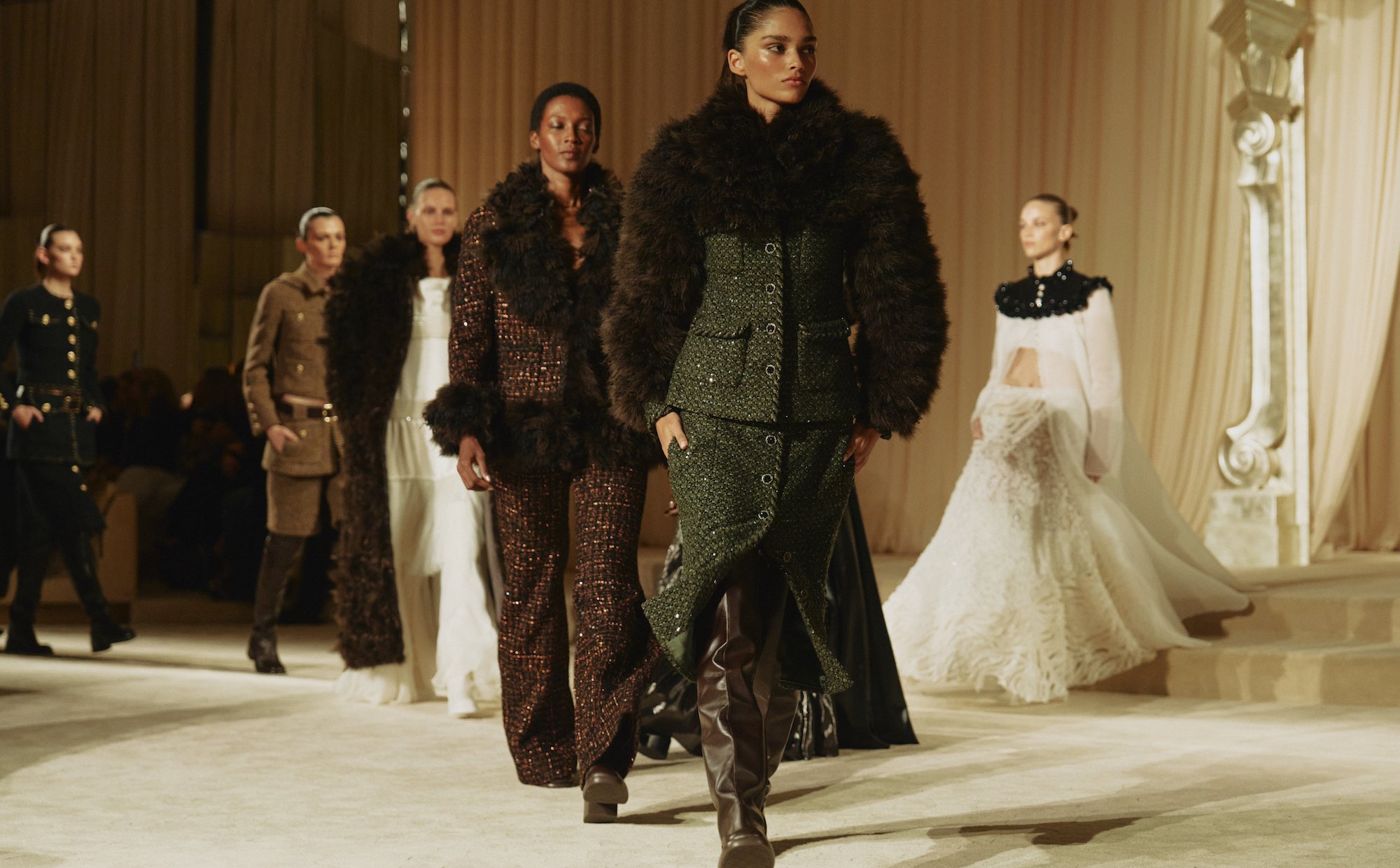 Chanel haute couture: Kolekcja jesień-zima 2025/26. Powrót na wrzosowiska