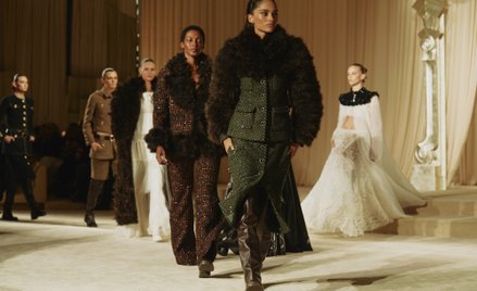 Pokaz kolekcji odbył się w Salon d’Honneur w paryskim Grand Palais.