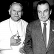 Jan Paweł II i Czesław Miłosz. Tylko dzięki zdecydowanej postawie papieża polski noblista mógł spocz