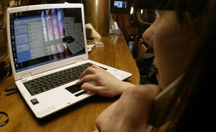 Firmy mogą coraz więcej załatwiać przez Internet