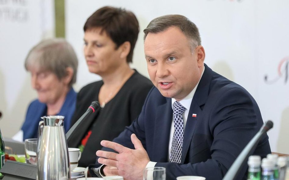 Referendum konstytucyjne. Prezydent Andrzej Duda chce pytać o NATO i UE