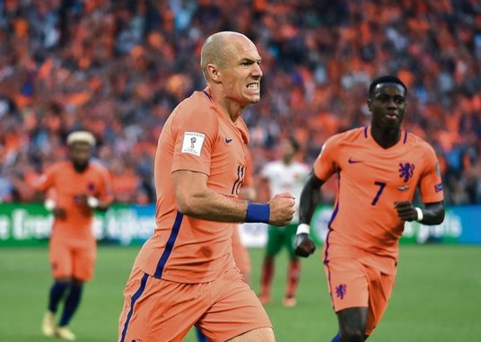 Arjen Robben (Holandia). To już drugi wielki turniej z rzędu, na którym zabraknie jego firmowego zag