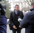 Sędzia Paweł Juszczyszyn przed siedzibą Sądu Rejonowego w Olsztynie