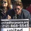 Sean Penn podczas manifestacji