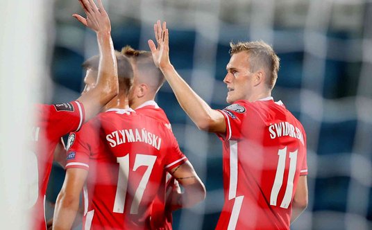 Karol Świderski cieszy się z gola w meczu z San Marino
