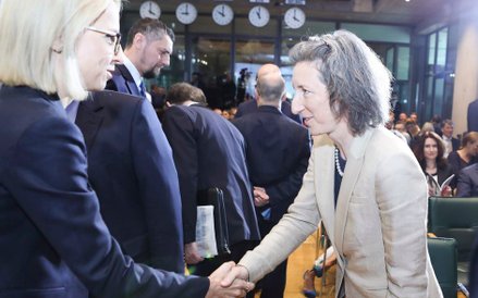 Nz. od lewej: Minister finansów Teresa Czerwińska oraz Maria Wysocka, wiceprezes Gremi Media.