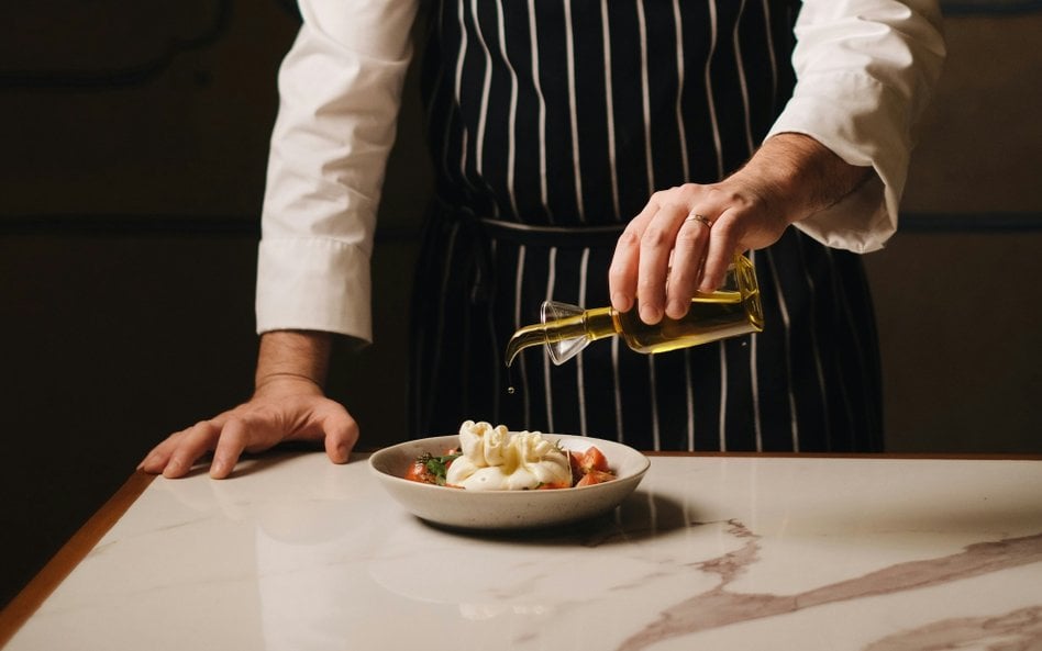 Mikrorestauracje zwykle mają kilka, kilkanaście miejsc dla gości. To stwarza niezwykle intymną relac
