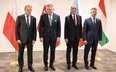 Premier RP Donald Tusk (L), premier Czech Andrej Babis (2P), premier Słowacji Robert Fico (2L) i pre