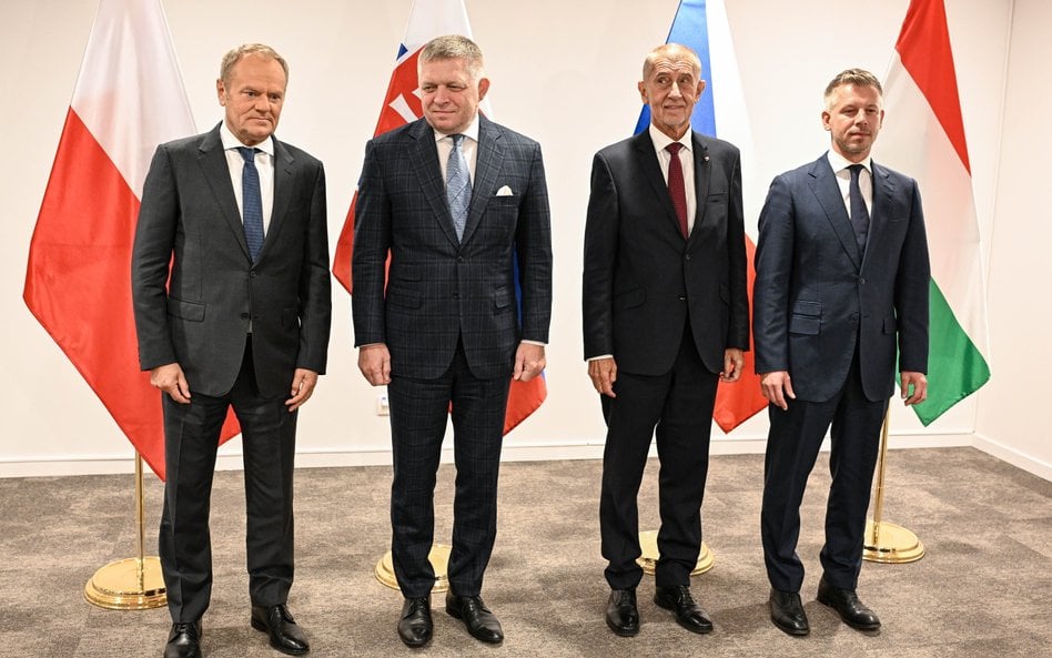 Premier RP Donald Tusk (L), premier Czech Andrej Babis (2P), premier Słowacji Robert Fico (2L) i pre